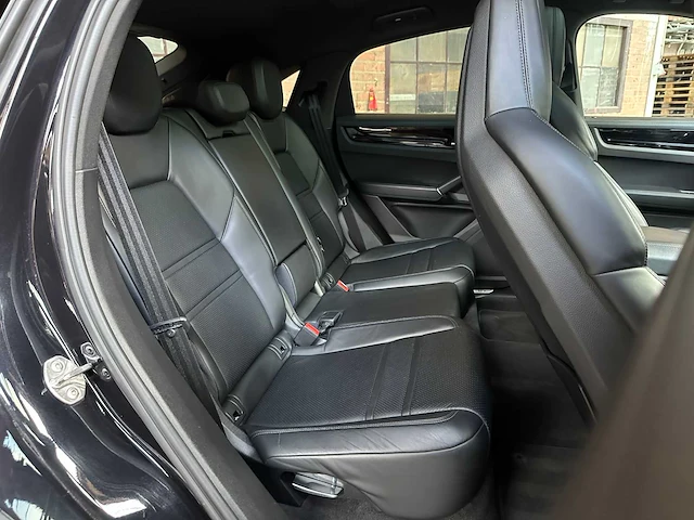 Porsche cayenne coupe 3.0 v6 340pk 2020 (sport design & sport chrono) - afbeelding 43 van  52