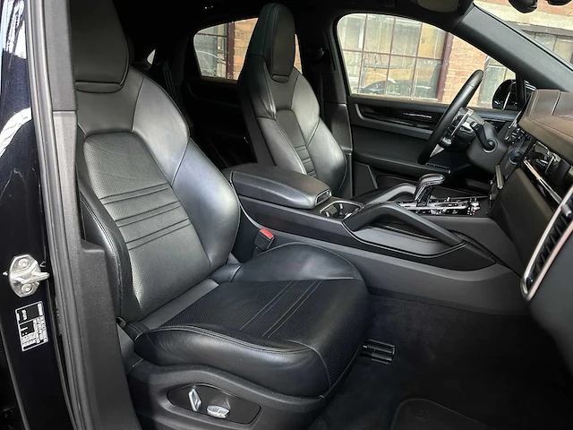 Porsche cayenne coupe 3.0 v6 340pk 2020 (sport design & sport chrono) - afbeelding 44 van  52