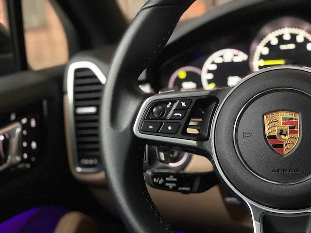 Porsche cayenne coupé e-hybrid 3.0 v6 462pk 2022 -fabrieksgarantie- - afbeelding 35 van  83