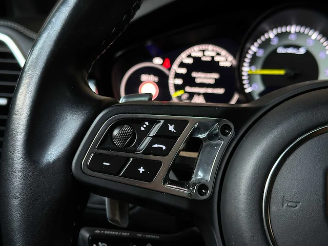 Porsche cayenne coupe turbo s e-hybrid 4.0 v8 -techart carbon- 680pk 2020 (origineel-nl), j-707-rt - afbeelding 28 van  70