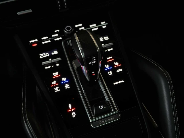 Porsche cayenne coupe turbo s e-hybrid 4.0 v8 -techart carbon- 680pk 2020 (origineel-nl), j-707-rt - afbeelding 38 van  70