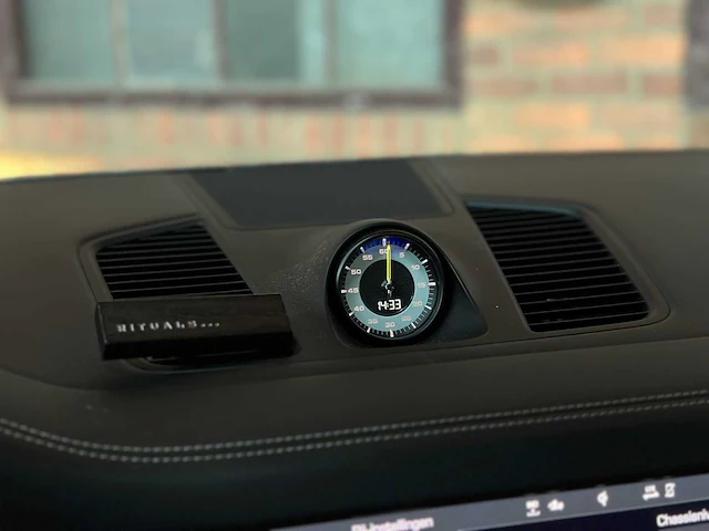 Porsche cayenne coupe turbo s e-hybrid 4.0 v8 -techart carbon- 680pk 2020 (origineel-nl), j-707-rt - afbeelding 40 van  70