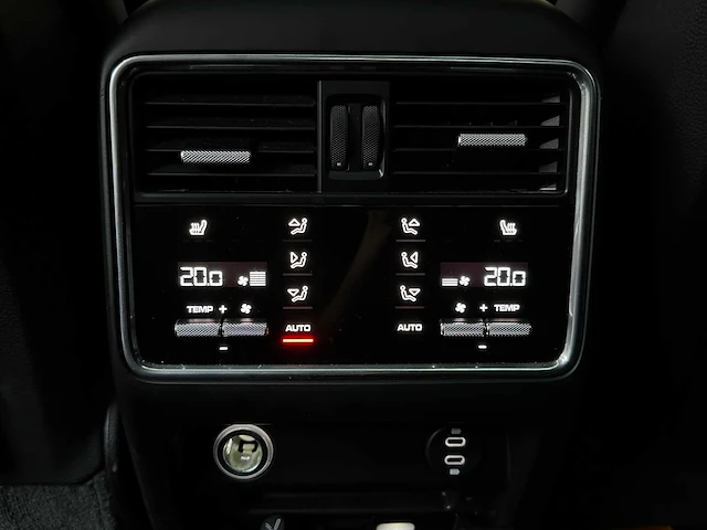 Porsche cayenne coupe turbo s e-hybrid 4.0 v8 -techart carbon- 680pk 2020 (origineel-nl), j-707-rt - afbeelding 54 van  70