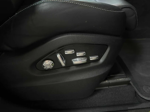 Porsche cayenne coupe turbo s e-hybrid 4.0 v8 -techart carbon- 680pk 2020 (origineel-nl), j-707-rt - afbeelding 60 van  70