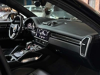 Porsche cayenne coupe turbo s e-hybrid 4.0 v8 -techart carbon- 680pk 2020 (origineel-nl), j-707-rt - afbeelding 62 van  70