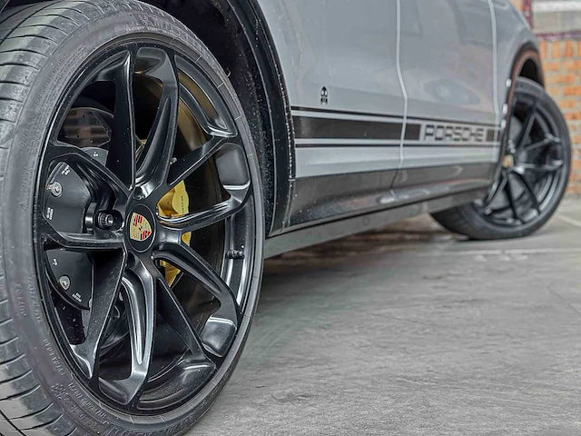 Porsche cayenne coupé turbo s e-hybrid (techart) 4.0 v8 -akrapovic- 549pk 2019, nl-kenteken - afbeelding 19 van  87