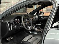 Porsche cayenne coupé turbo s e-hybrid (techart) 4.0 v8 -akrapovic- 549pk 2019, nl-kenteken - afbeelding 31 van  87