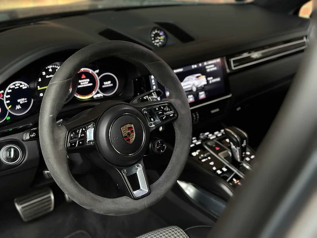 Porsche cayenne coupé turbo s e-hybrid (techart) 4.0 v8 -akrapovic- 549pk 2019, nl-kenteken - afbeelding 32 van  87