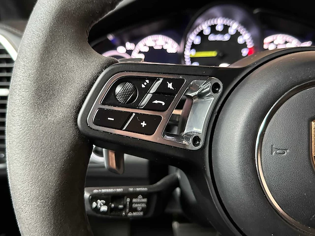 Porsche cayenne coupé turbo s e-hybrid (techart) 4.0 v8 -akrapovic- 549pk 2019, nl-kenteken - afbeelding 37 van  87