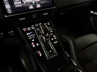 Porsche cayenne coupé turbo s e-hybrid (techart) 4.0 v8 -akrapovic- 549pk 2019, nl-kenteken - afbeelding 47 van  87