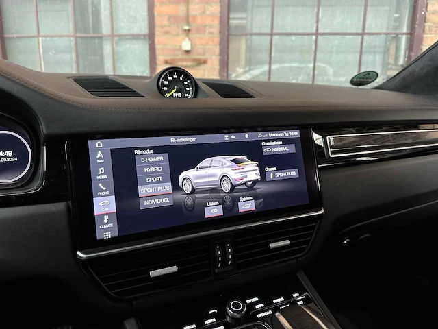 Porsche cayenne coupé turbo s e-hybrid (techart) 4.0 v8 -akrapovic- 549pk 2019, nl-kenteken - afbeelding 48 van  87
