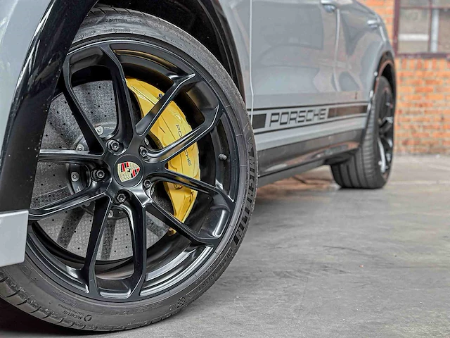 Porsche cayenne coupé turbo s e-hybrid (techart) 4.0 v8 -akrapovic- 549pk 2019, nl-kenteken - afbeelding 4 van  87