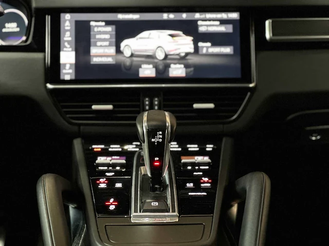 Porsche cayenne coupé turbo s e-hybrid (techart) 4.0 v8 -akrapovic- 549pk 2019, nl-kenteken - afbeelding 50 van  87