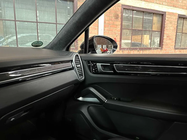 Porsche cayenne coupé turbo s e-hybrid (techart) 4.0 v8 -akrapovic- 549pk 2019, nl-kenteken - afbeelding 58 van  87