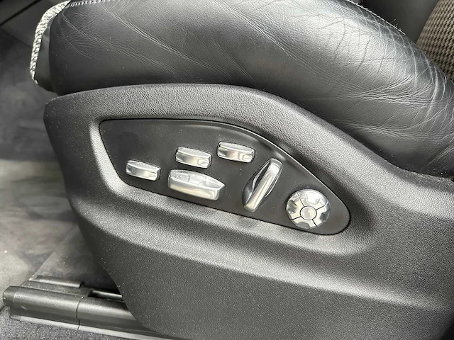 Porsche cayenne coupé turbo s e-hybrid (techart) 4.0 v8 -akrapovic- 549pk 2019, nl-kenteken - afbeelding 62 van  87