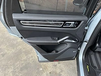 Porsche cayenne coupé turbo s e-hybrid (techart) 4.0 v8 -akrapovic- 549pk 2019, nl-kenteken - afbeelding 63 van  87