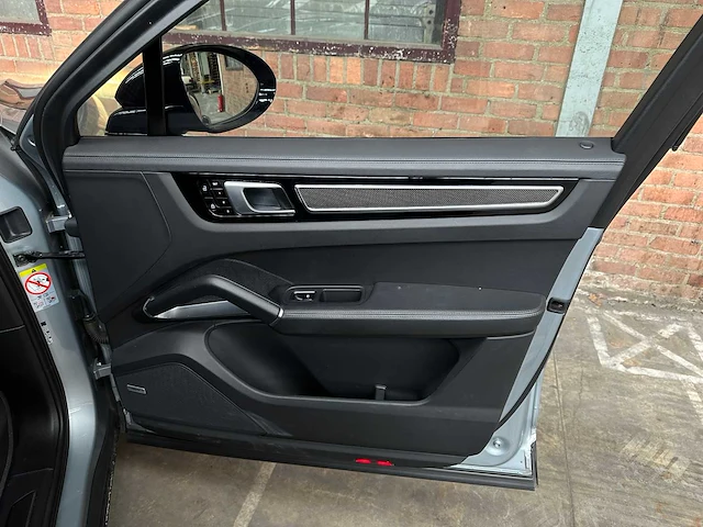 Porsche cayenne coupé turbo s e-hybrid (techart) 4.0 v8 -akrapovic- 549pk 2019, nl-kenteken - afbeelding 68 van  87