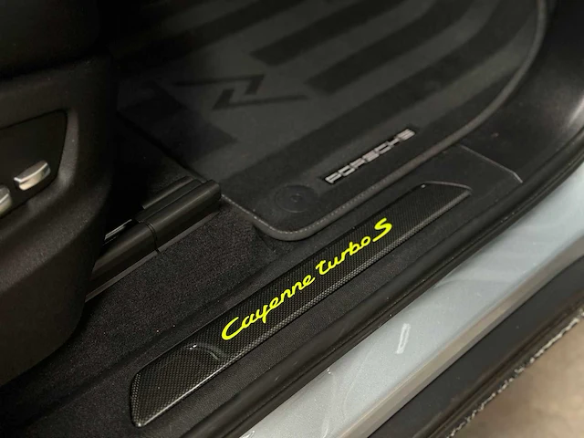 Porsche cayenne coupé turbo s e-hybrid (techart) 4.0 v8 -akrapovic- 549pk 2019, nl-kenteken - afbeelding 70 van  87