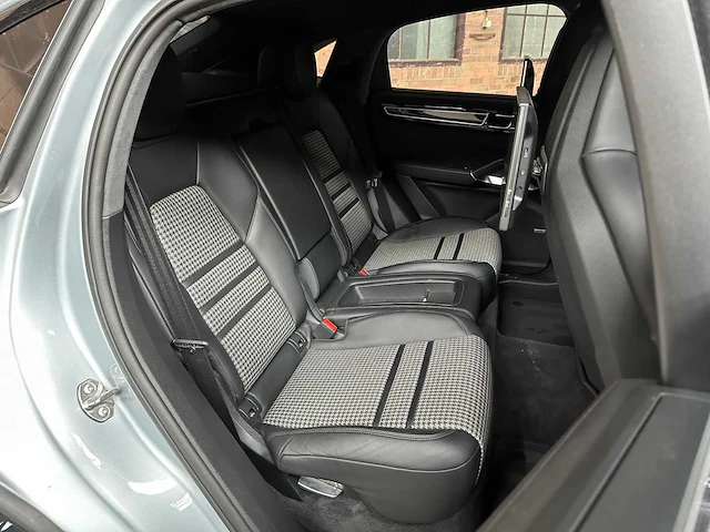 Porsche cayenne coupé turbo s e-hybrid (techart) 4.0 v8 -akrapovic- 549pk 2019, nl-kenteken - afbeelding 80 van  87