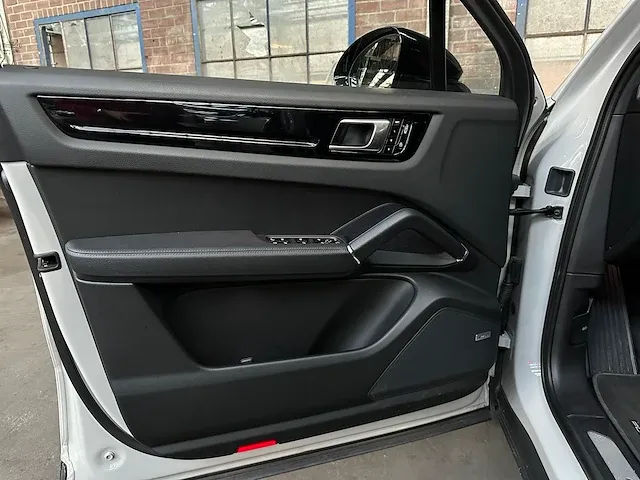 Porsche cayenne e-hybrid 3.0 v6 sport-chrono 462pk 2021, k-705-jn - afbeelding 71 van  99