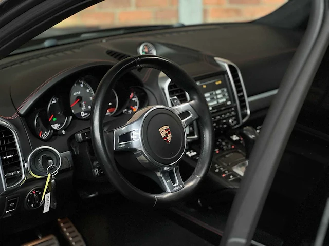 Porsche cayenne gts 4.8 v8 420pk 2013 (origineel-nl), 39-zsg-8 - afbeelding 20 van  64