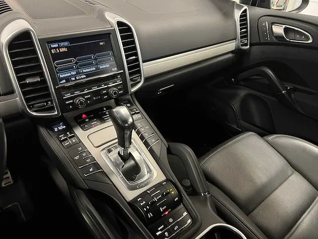 Porsche cayenne gts 4.8 v8 421pk (origineel-nl + 1e-eigenaar), 84-xxd-2 - afbeelding 25 van  70