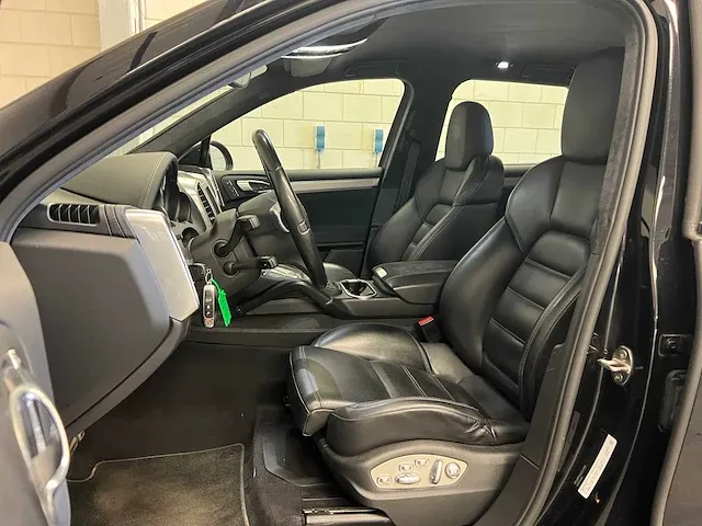 Porsche cayenne gts 4.8 v8 421pk (origineel-nl + 1e-eigenaar), 84-xxd-2 - afbeelding 35 van  70