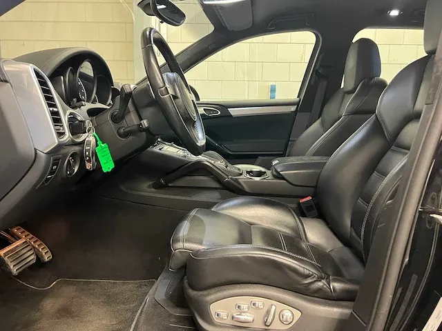 Porsche cayenne gts 4.8 v8 421pk (origineel-nl + 1e-eigenaar), 84-xxd-2 - afbeelding 36 van  70