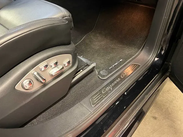 Porsche cayenne gts 4.8 v8 421pk (origineel-nl + 1e-eigenaar), 84-xxd-2 - afbeelding 42 van  70