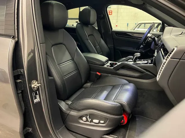 Porsche cayenne s coupe 2.9 v6 441pk 2020 sportdesign sport-chrono - afbeelding 54 van  79