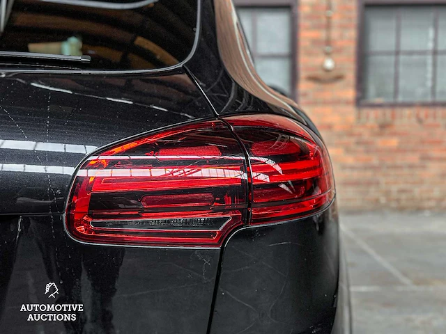 Porsche cayenne s e-hybrid 3.0 v6 416pk 2015 (facelift) - afbeelding 16 van  71