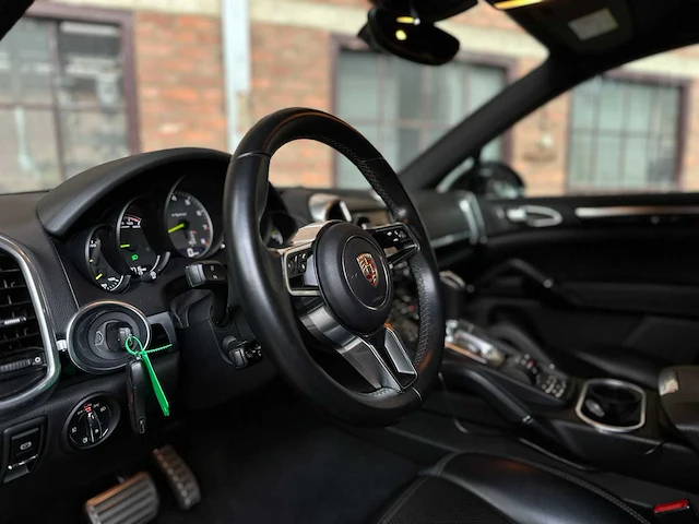Porsche cayenne s e-hybrid 3.0 v6 416pk 2015 (facelift) - afbeelding 27 van  71