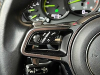 Porsche cayenne s e-hybrid 3.0 v6 416pk 2015 (facelift) - afbeelding 33 van  71