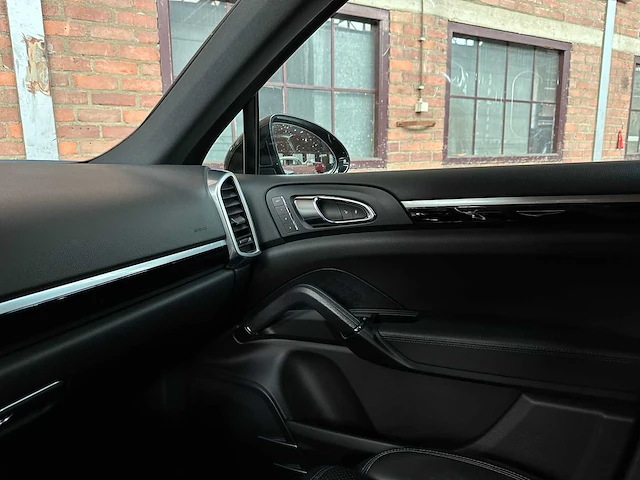 Porsche cayenne s e-hybrid 3.0 v6 416pk 2015 (facelift) - afbeelding 44 van  71
