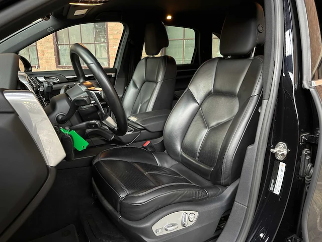 Porsche cayenne s e-hybrid 3.0 v6 416pk 2015 (facelift) - afbeelding 57 van  71