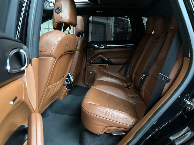 Porsche cayenne s e-hybrid 3.0 v6 416pk 2015, hb-194-d - afbeelding 35 van  47