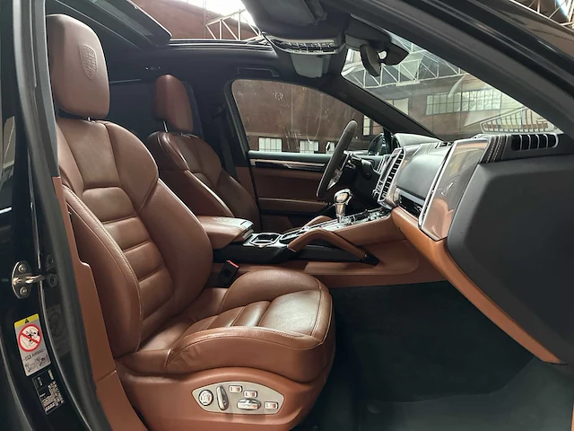 Porsche cayenne s e-hybrid 3.0 v6 416pk 2015, hb-194-d - afbeelding 43 van  47