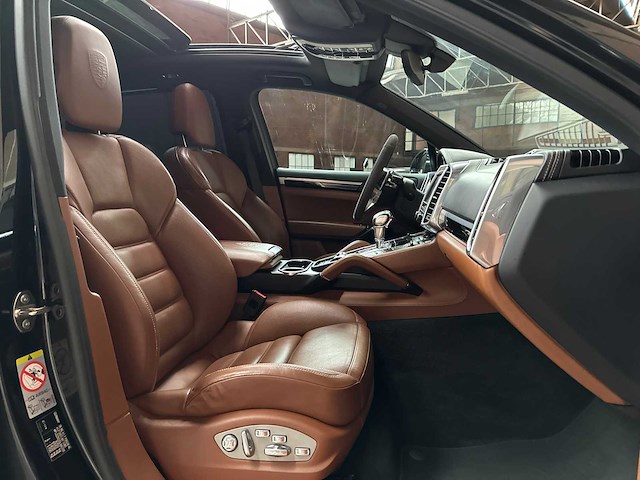 Porsche cayenne s e-hybrid 3.0 v6 416pk 2015, hb-194-d - afbeelding 38 van  47