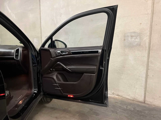 Porsche cayenne s e-hybrid 3.0 v6 416pk 2015 (origineel-nl), gz-024-n - afbeelding 18 van  51