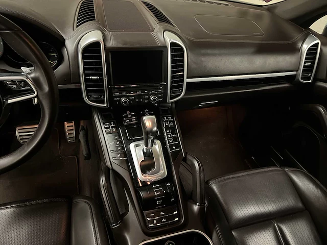 Porsche cayenne s e-hybrid 3.0 v6 416pk 2015 (origineel-nl), gz-024-n - afbeelding 25 van  51