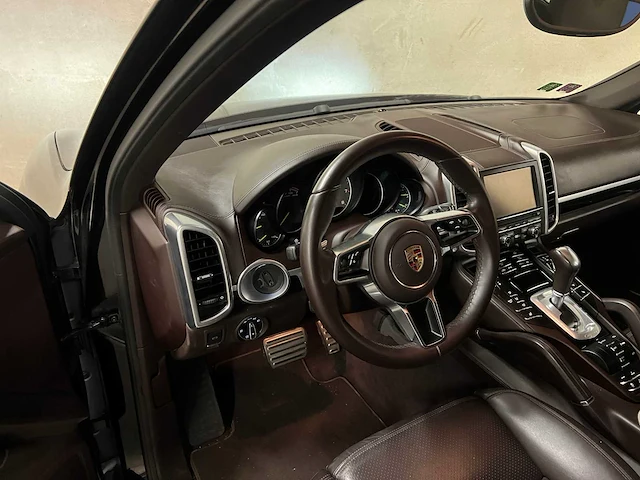 Porsche cayenne s e-hybrid 3.0 v6 416pk 2015 (origineel-nl), gz-024-n - afbeelding 35 van  51