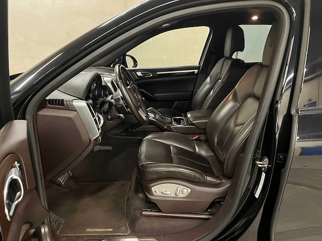 Porsche cayenne s e-hybrid 3.0 v6 416pk 2015 (origineel-nl), gz-024-n - afbeelding 39 van  51
