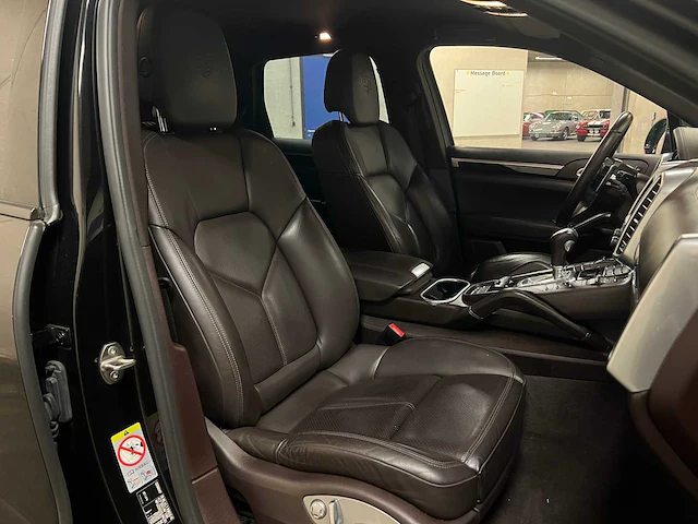 Porsche cayenne s e-hybrid 3.0 v6 416pk 2015 (origineel-nl), gz-024-n - afbeelding 40 van  51