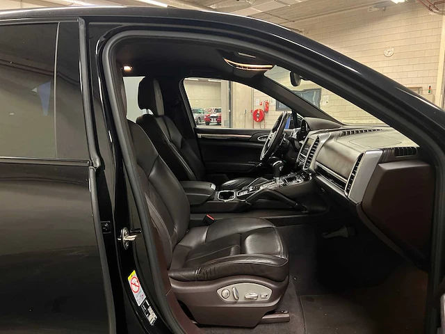 Porsche cayenne s e-hybrid 3.0 v6 416pk 2015 (origineel-nl), gz-024-n - afbeelding 41 van  51