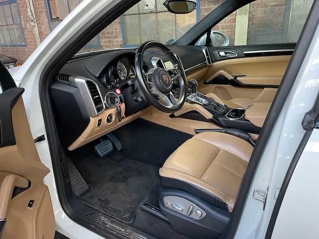 Porsche cayenne s e-hybrid 3.0 v6 platinum edition 416pk 2016, h-372-hk - afbeelding 38 van  48