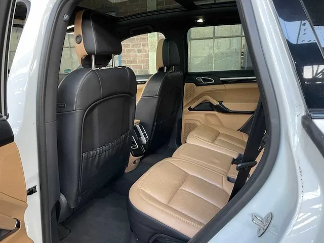 Porsche cayenne s e-hybrid 3.0 v6 platinum edition 416pk 2016, h-372-hk - afbeelding 39 van  48