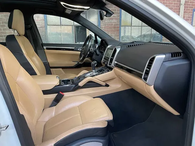 Porsche cayenne s e-hybrid 3.0 v6 platinum edition 416pk 2016, h-372-hk - afbeelding 42 van  48