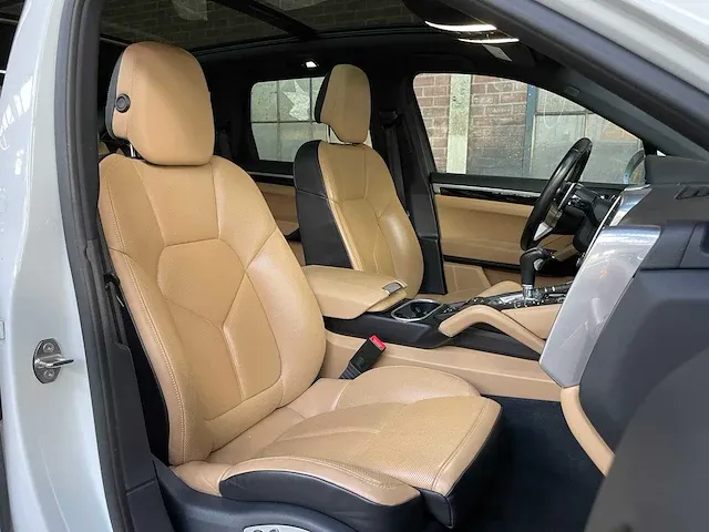 Porsche cayenne s e-hybrid 3.0 v6 platinum edition 416pk 2016, h-372-hk - afbeelding 44 van  48