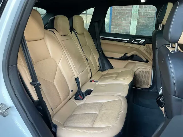 Porsche cayenne s e-hybrid 3.0 v6 platinum edition 416pk 2016, h-372-hk - afbeelding 45 van  48