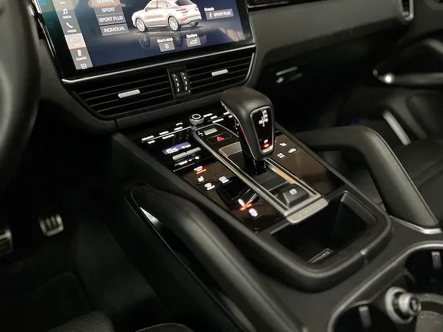 Porsche cayenne turbo 4.0 v8 549pk 2018 sport-chrono -orig. nl-, rr-105-b - afbeelding 24 van  64